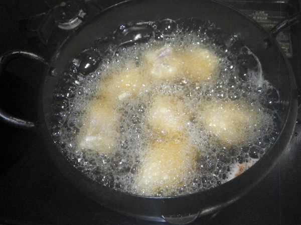 鯛のから揚げ・赤いソース