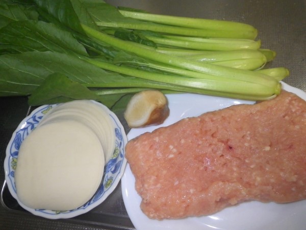 鶏ひき肉と小松菜の水餃子