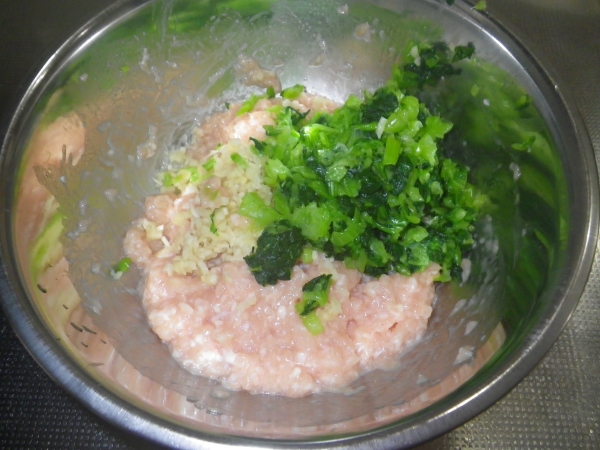 鶏ひき肉と小松菜の水餃子